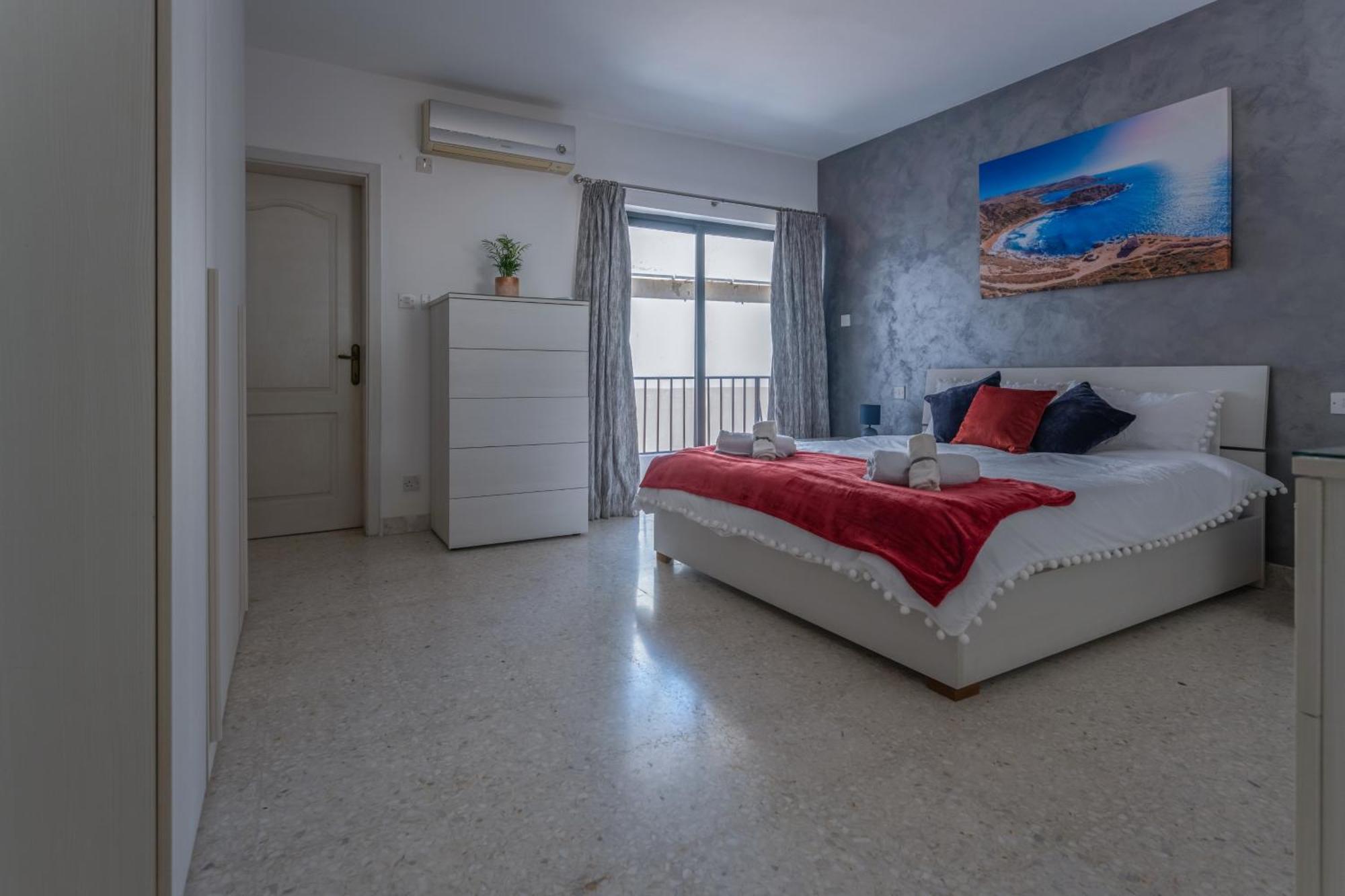 Spacious 3 Bedroom Apartment In The Heart Of St Julians Saint Julian's Dış mekan fotoğraf