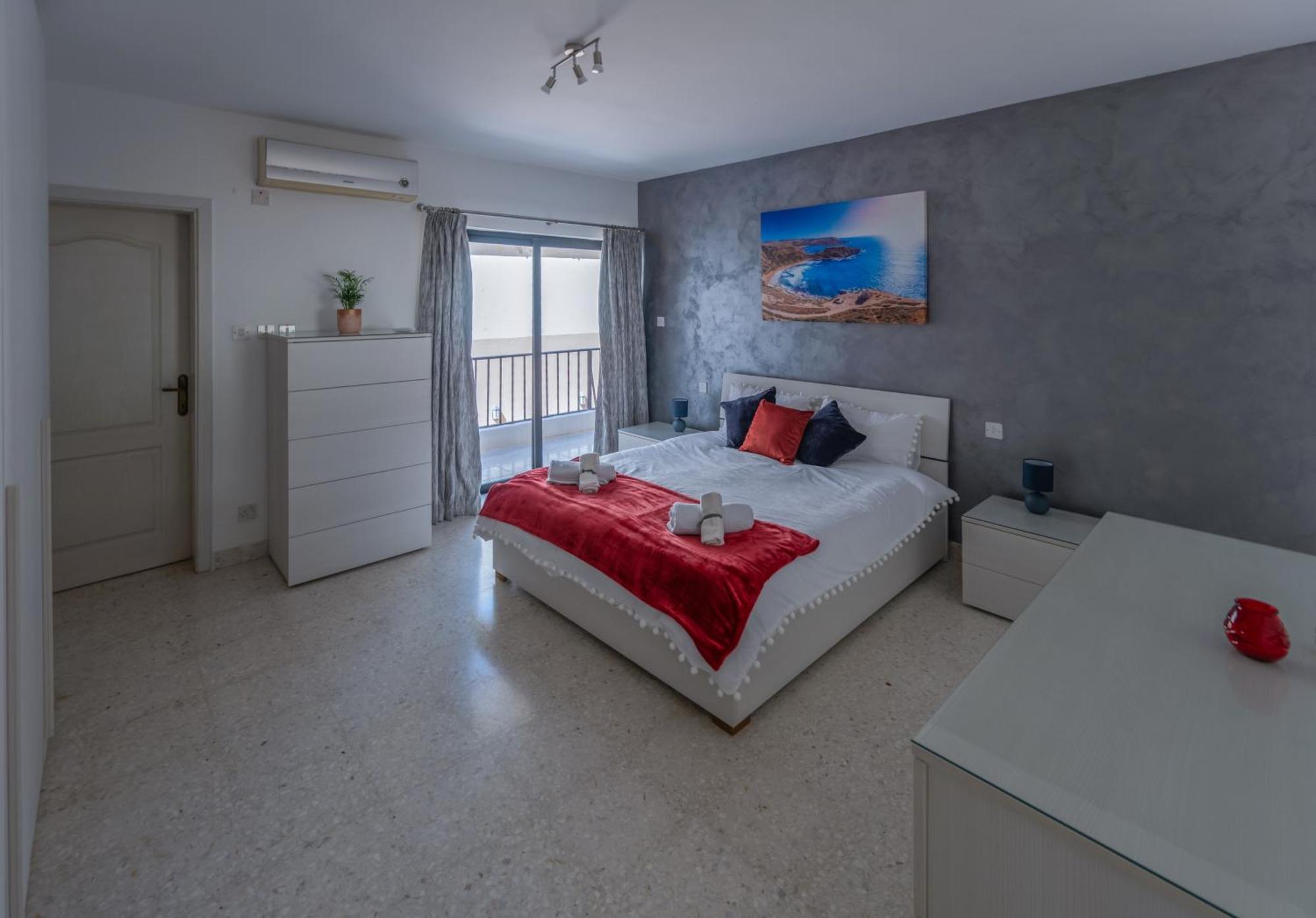 Spacious 3 Bedroom Apartment In The Heart Of St Julians Saint Julian's Dış mekan fotoğraf
