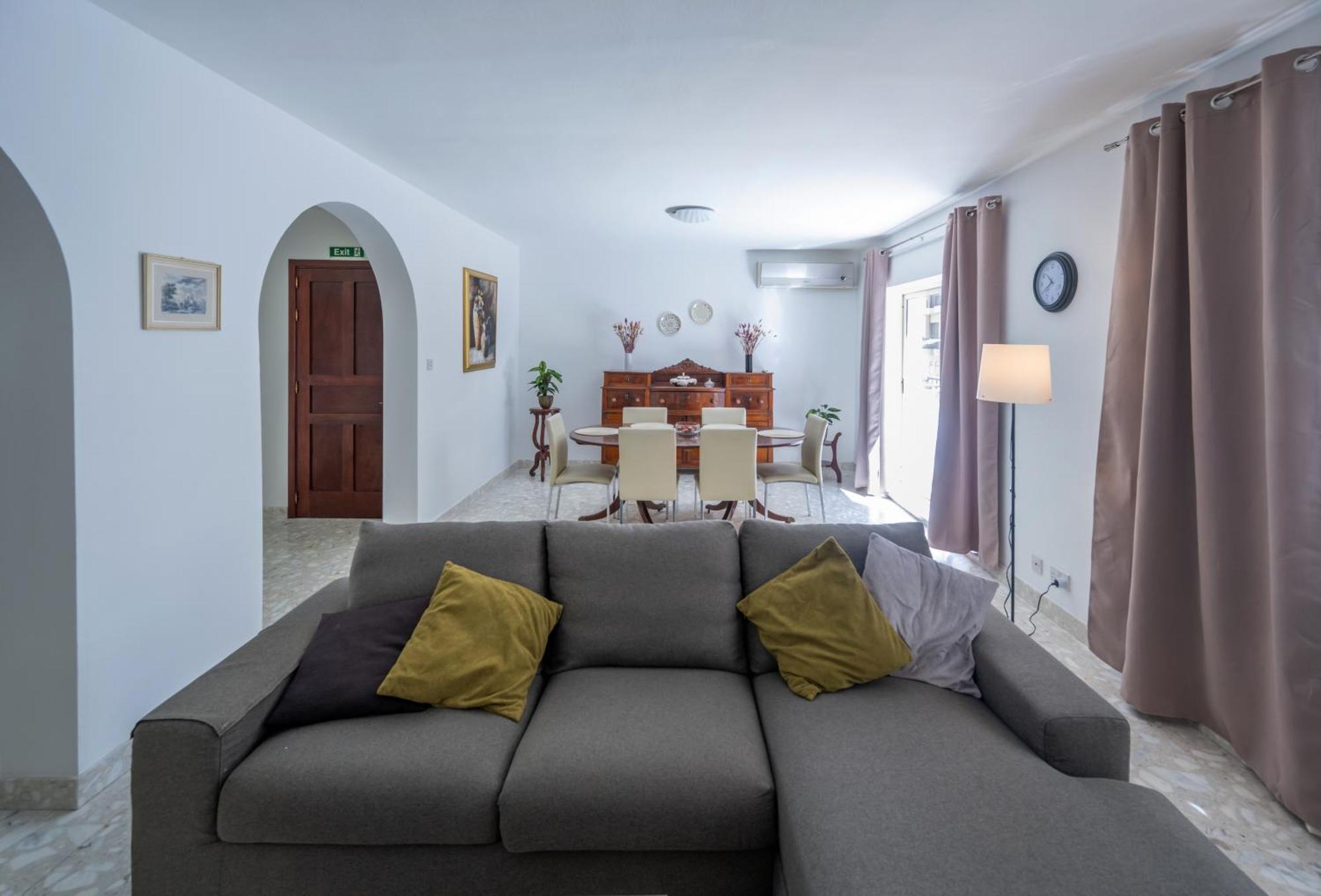 Spacious 3 Bedroom Apartment In The Heart Of St Julians Saint Julian's Dış mekan fotoğraf