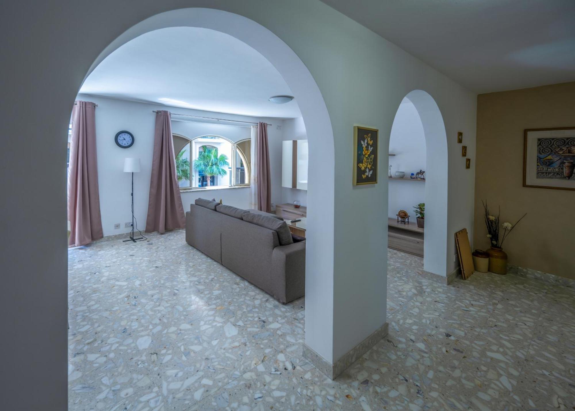 Spacious 3 Bedroom Apartment In The Heart Of St Julians Saint Julian's Dış mekan fotoğraf