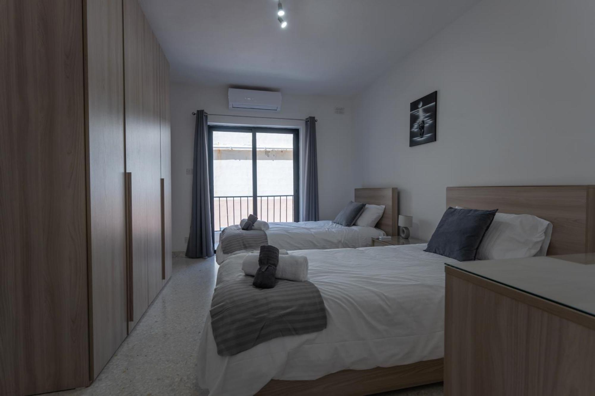 Spacious 3 Bedroom Apartment In The Heart Of St Julians Saint Julian's Dış mekan fotoğraf