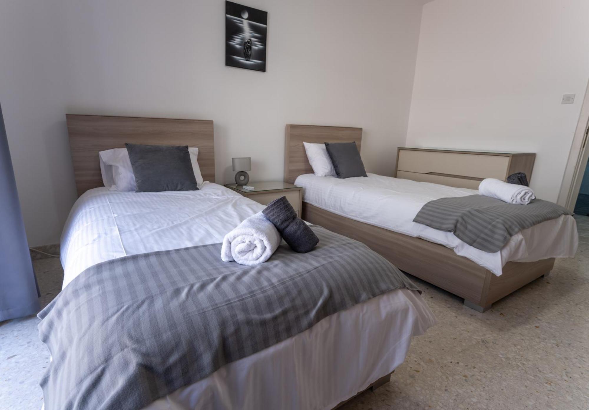 Spacious 3 Bedroom Apartment In The Heart Of St Julians Saint Julian's Dış mekan fotoğraf