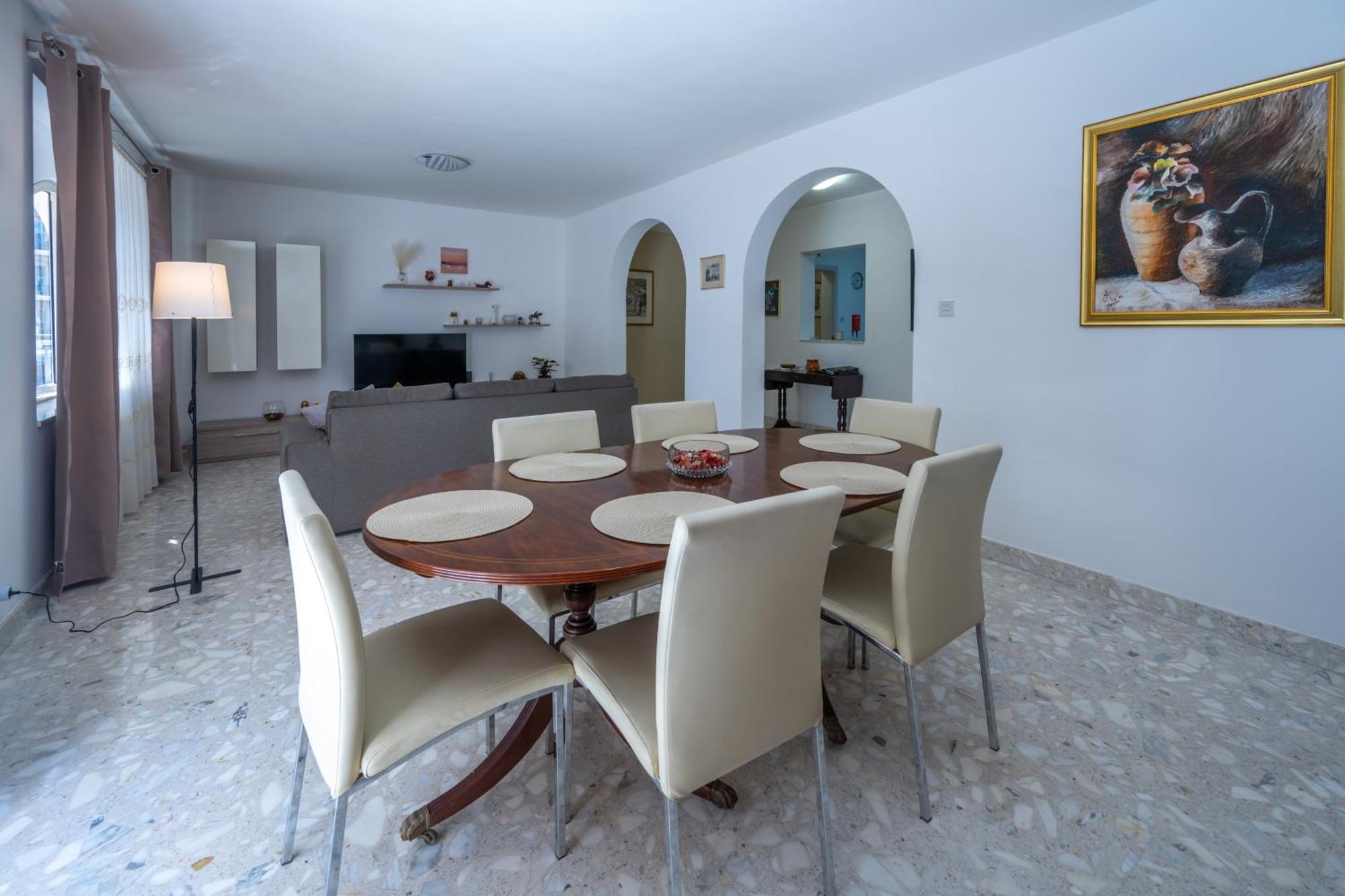 Spacious 3 Bedroom Apartment In The Heart Of St Julians Saint Julian's Dış mekan fotoğraf