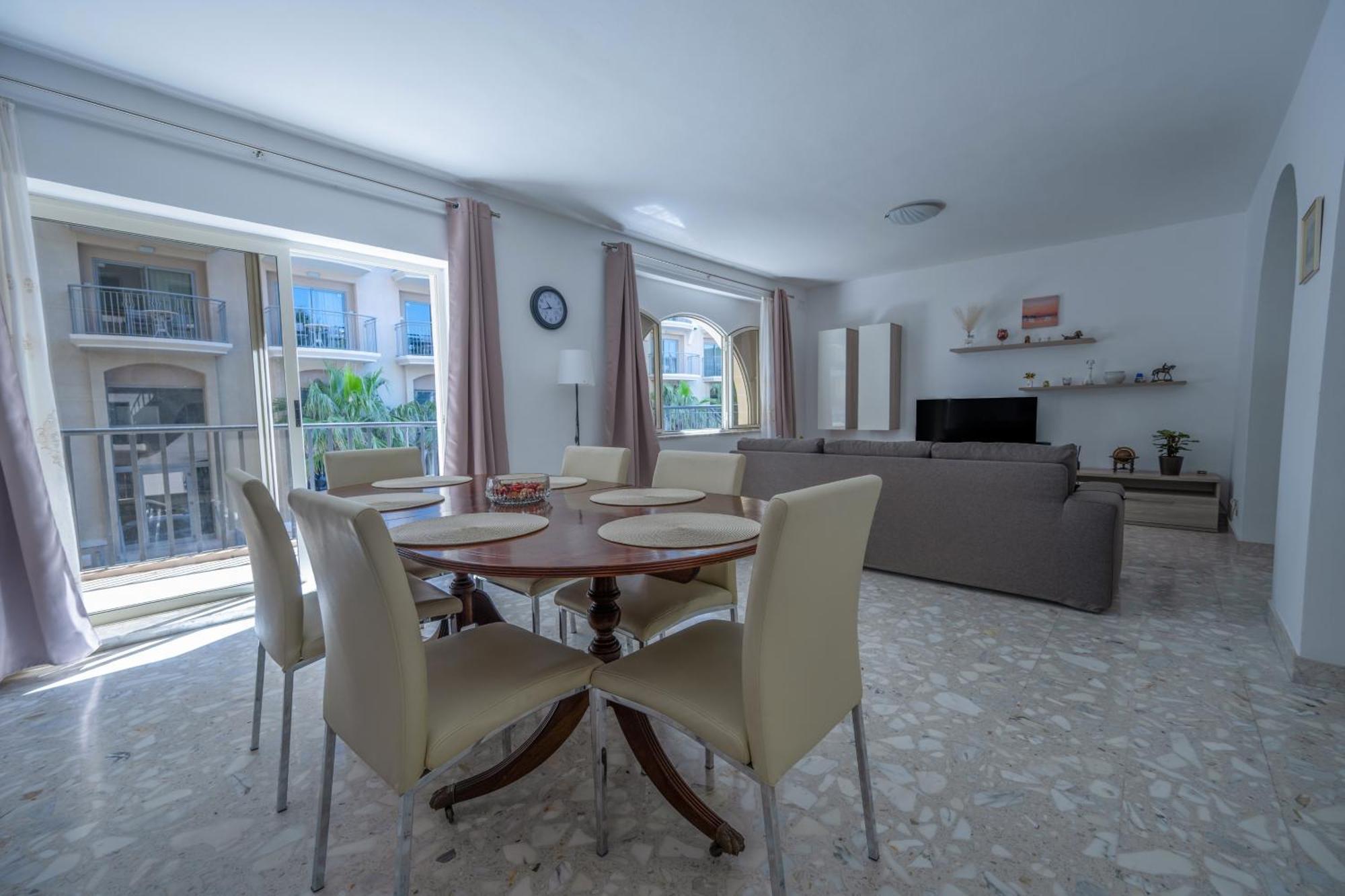Spacious 3 Bedroom Apartment In The Heart Of St Julians Saint Julian's Dış mekan fotoğraf