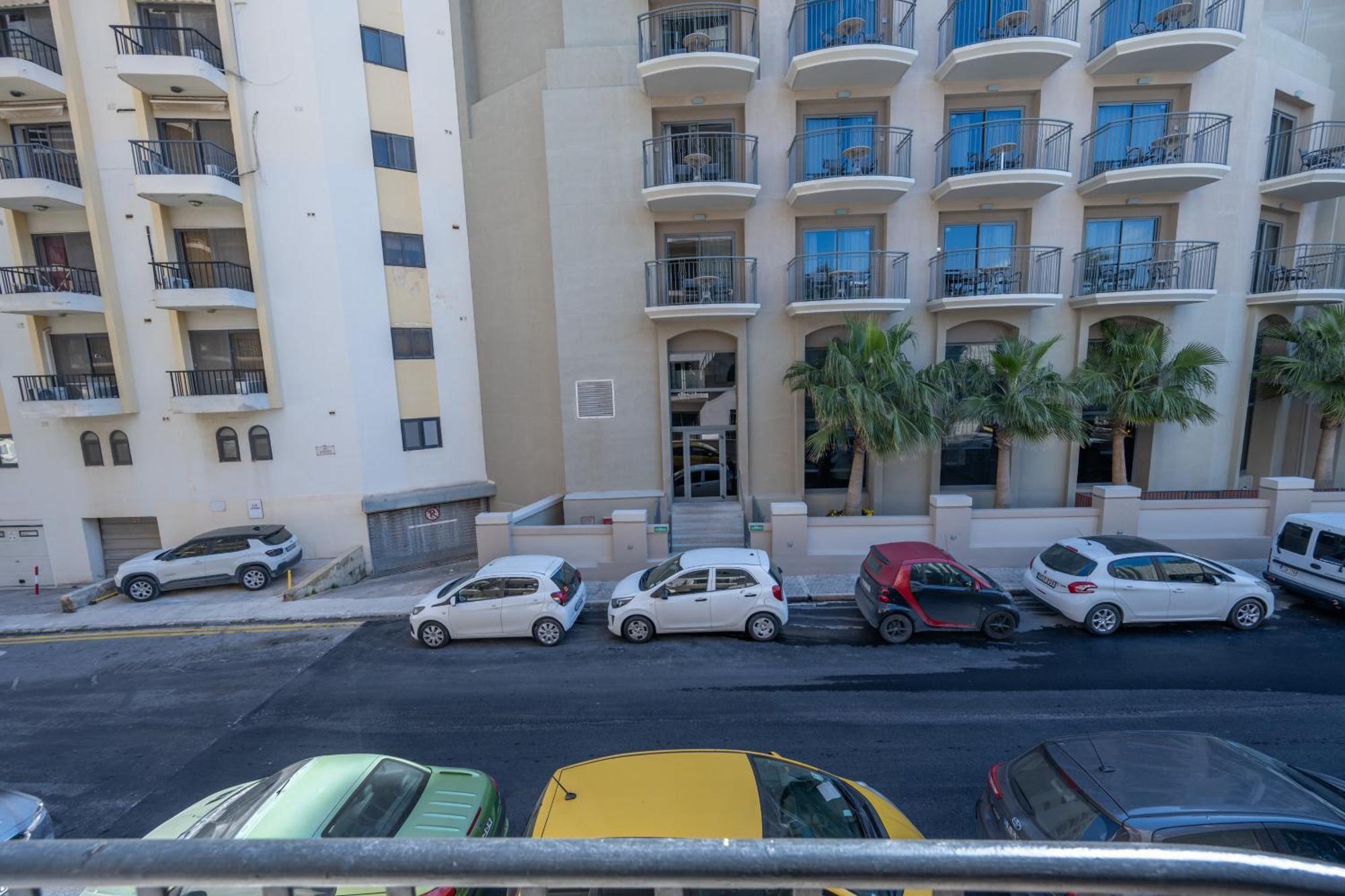 Spacious 3 Bedroom Apartment In The Heart Of St Julians Saint Julian's Dış mekan fotoğraf