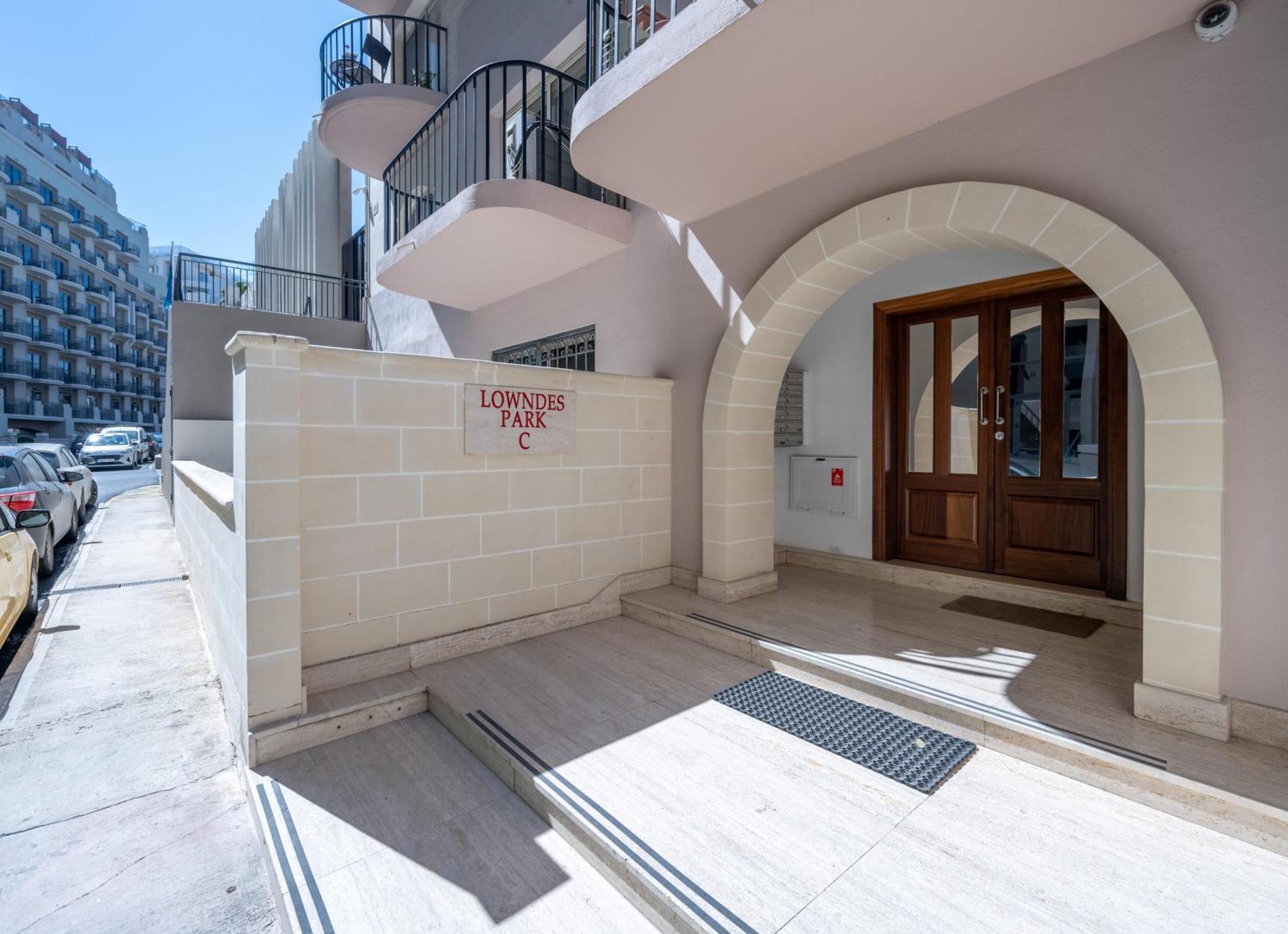 Spacious 3 Bedroom Apartment In The Heart Of St Julians Saint Julian's Dış mekan fotoğraf