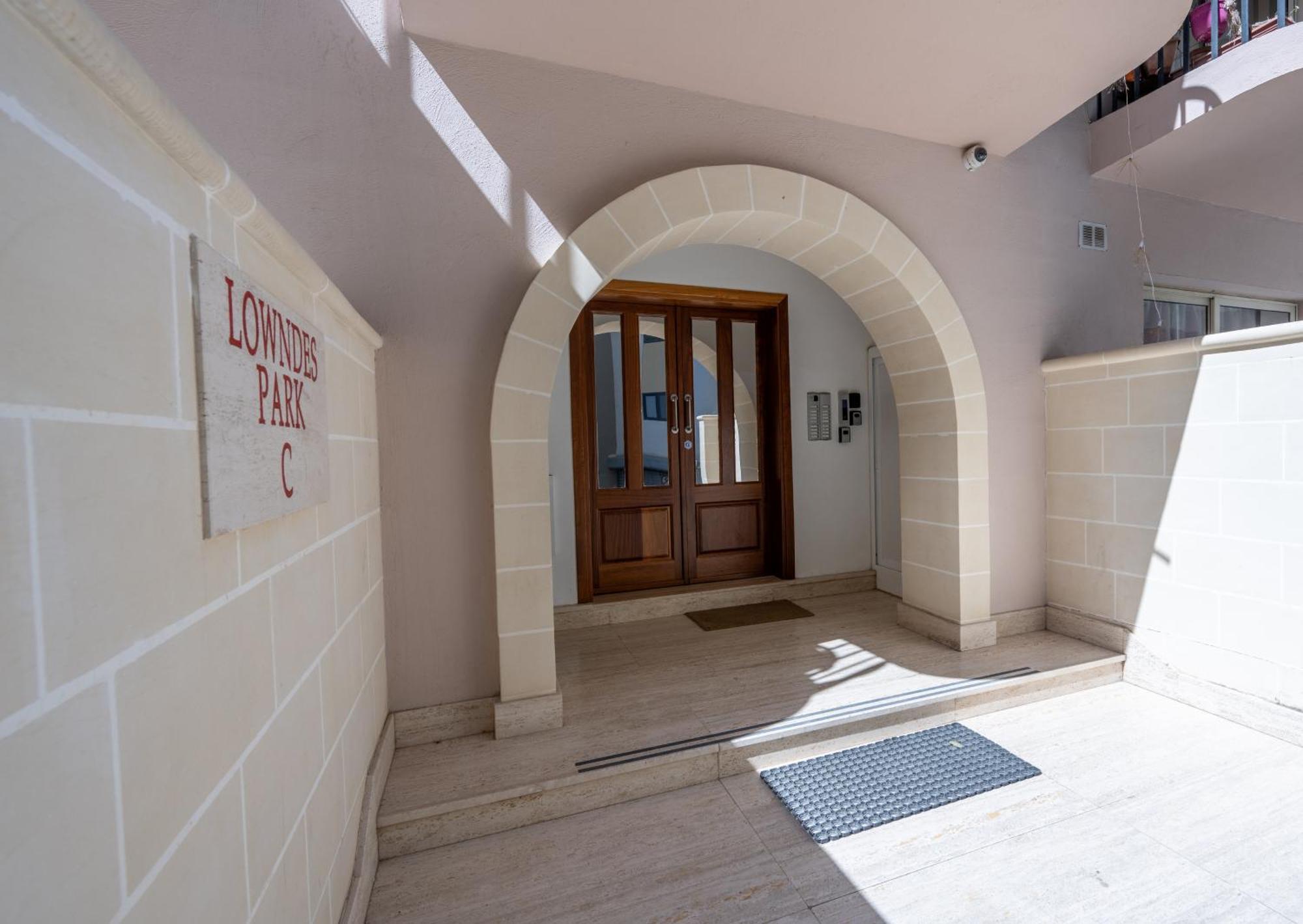 Spacious 3 Bedroom Apartment In The Heart Of St Julians Saint Julian's Dış mekan fotoğraf