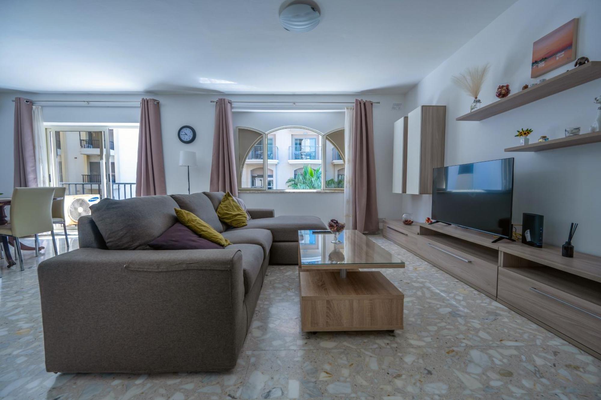 Spacious 3 Bedroom Apartment In The Heart Of St Julians Saint Julian's Dış mekan fotoğraf