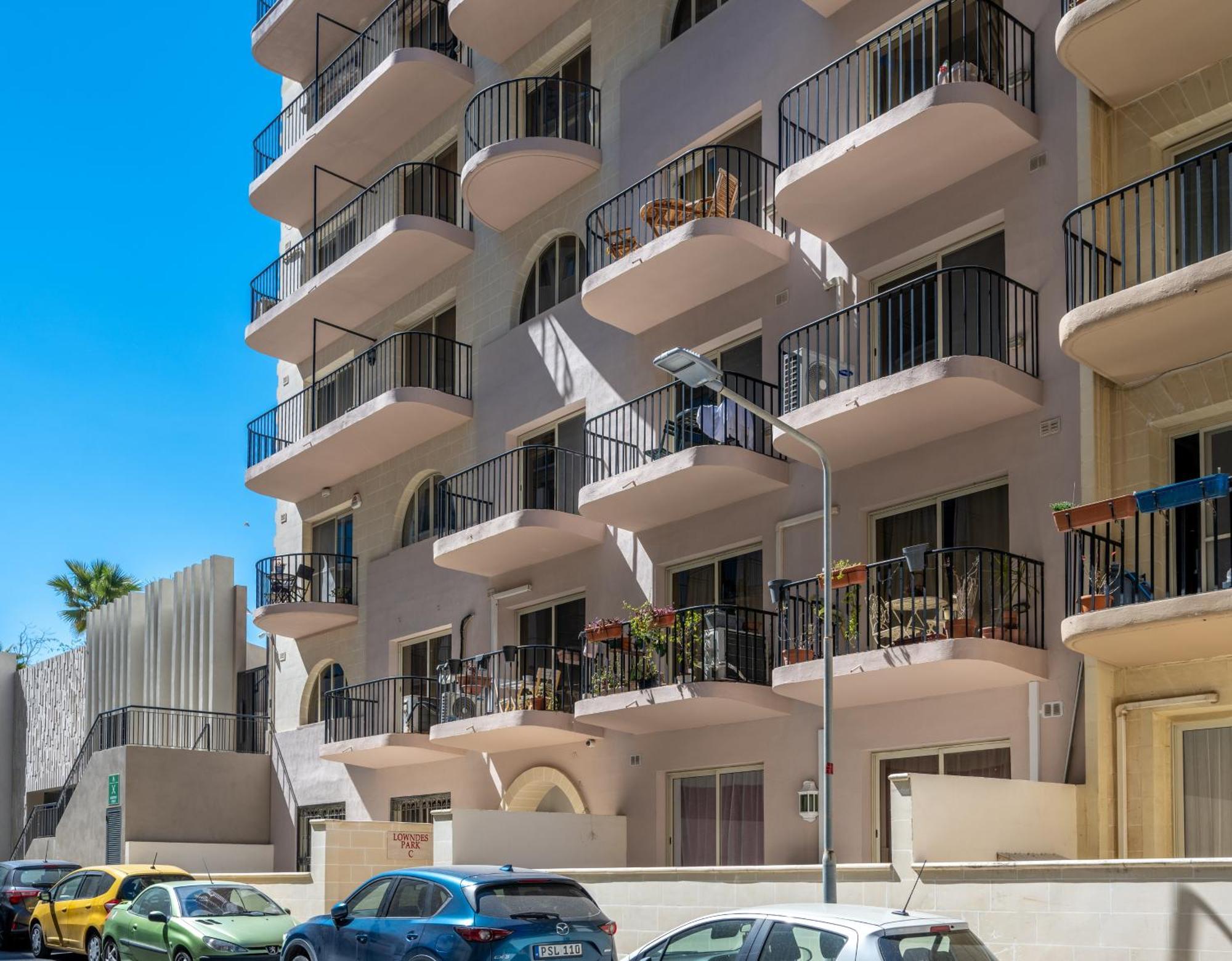 Spacious 3 Bedroom Apartment In The Heart Of St Julians Saint Julian's Dış mekan fotoğraf