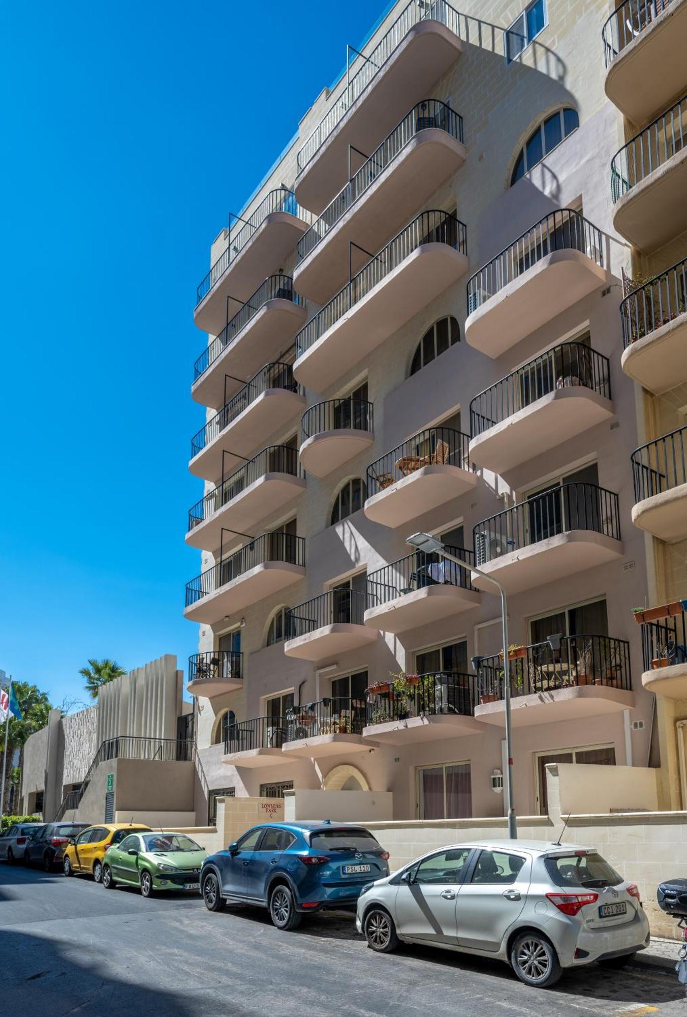 Spacious 3 Bedroom Apartment In The Heart Of St Julians Saint Julian's Dış mekan fotoğraf